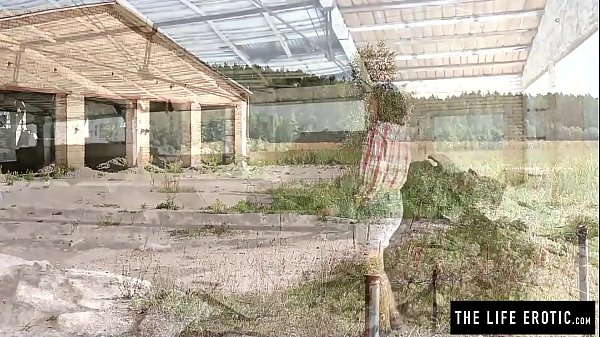 Download Video - A beautiful girl tied up in a warehouse and cumming hard