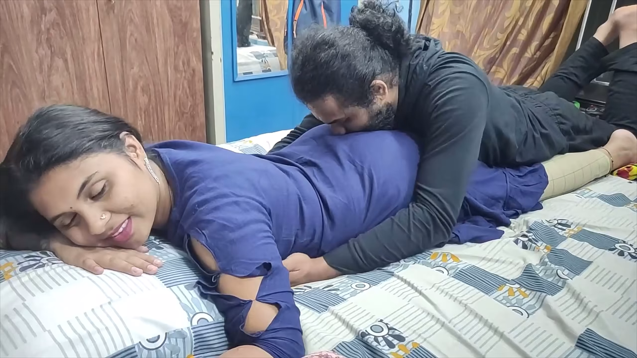 Husband Buries His Tongue Deep in Wife&rsquo_s Juicy Ass