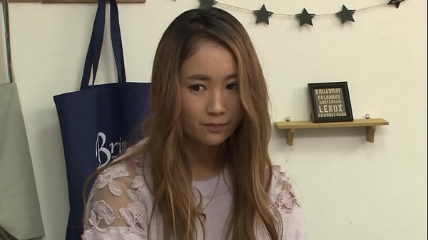 偶然呼んだデリヘル嬢はまさかの女友達！？気まず...