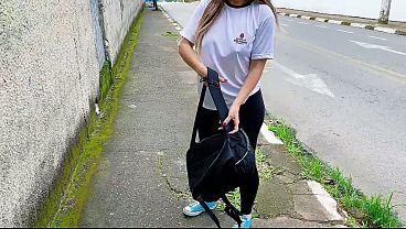 生徒が車の中で既婚の教師と肛門性交をした。