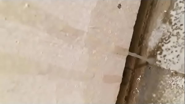 Mi leche recorriendo la pared