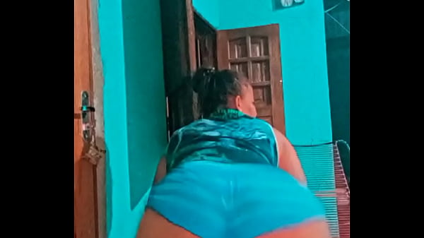 Safadinha LiLi da comunidade pobre e adora se expor.