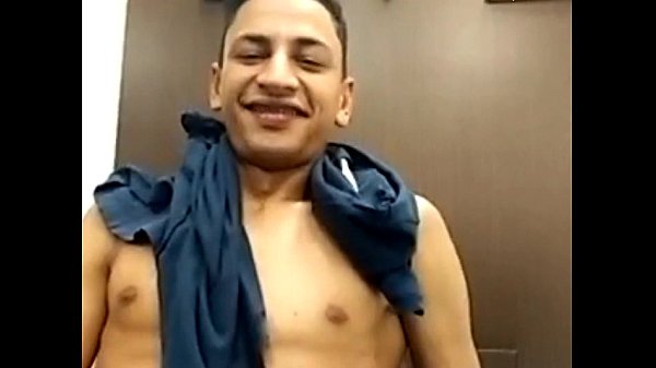 Download Video - Novinho favelado mostra a pica gostosa na cam