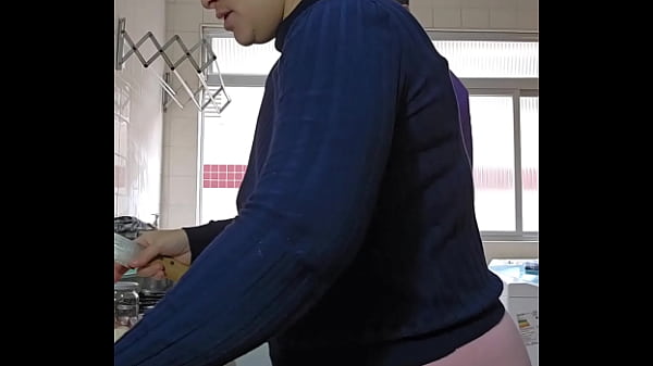 I d I'm cooking, actually I like to show off my swollen pussy