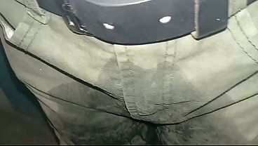 Pantalón orinado con pañal de tela y olor a amoniaco tercera parte
