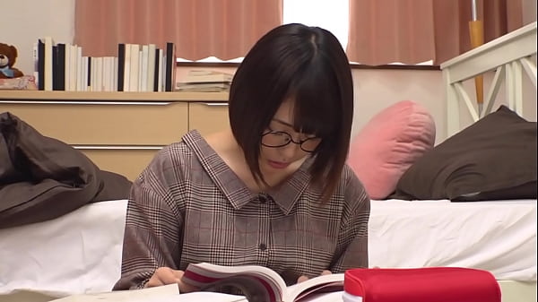 Download Video - https&colon;&sol;&sol;bit&period;ly&sol;3IJ7L7j　むっつり文系メガネっ子3姉妹知的好奇心&srarr;性的欲求へ！？書籍の世界でしか知らなかった男性器を目撃し痴態を晒し大暴走！ 想像よりも逞しくスケベ心を煽る卑猥なフォルム&lpar;男性器&rpar;に大発情！【パート2】