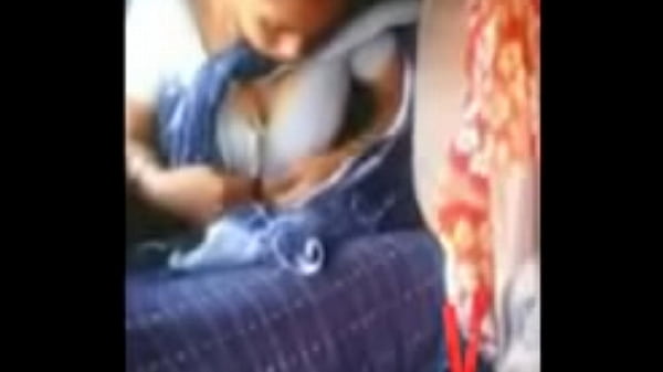 Desi Hot Zia Chiusura Con Bottoni In Treno