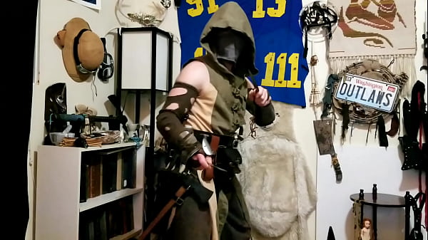 Download Video - Male Cosplayers Assassins Creed tease Max Shenanigans