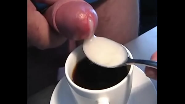 Haciendo un cafe cortado