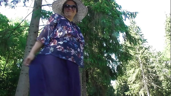 Download Video - Hairy mature flashing in pants alladin at public park