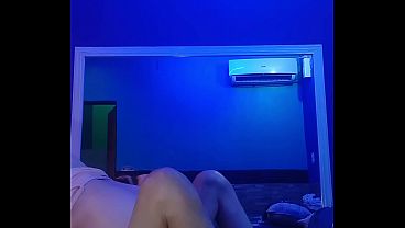 De perrito con mi novia en alojamiento en pueblo