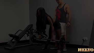 MC RELEASES HIS FUNKEIRA GIRLFRIEND TO WORK OUT AND SHE ENDS UP GIVING A PERSONAL A PUSSY SHOWER