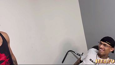 MC RELEASES HIS FUNKEIRA GIRLFRIEND TO WORK OUT AND SHE ENDS UP GIVING A PERSONAL A PUSSY SHOWER