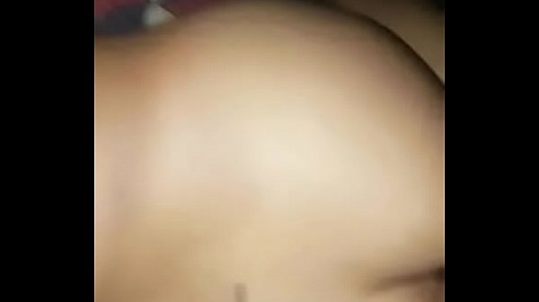 Download Video - Me follan tan duro que termin&oacute; llorando