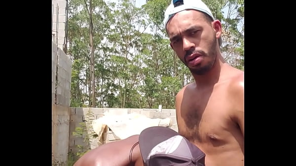 Download Video - Dois putos se pagando numa constru&ccedil;&atilde;o abandonada