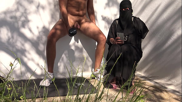 Sexysouzan - Saudi Arab Girl Gets Acquain With American Culture Man In Front Of Her