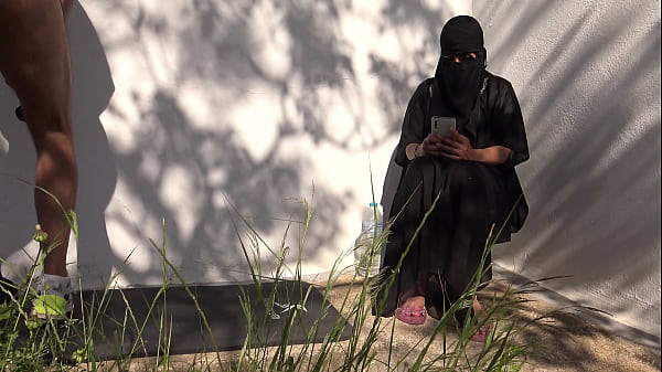 Saudi Arab Girl Gets Acquainted With American Culture - Naked Man In Front Of Her