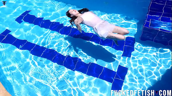 Yessica Bunny post contractions underwater