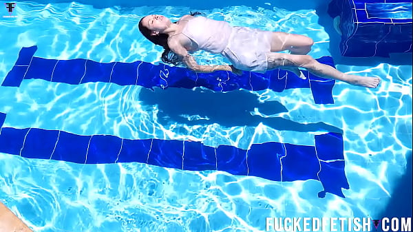 Yessica Bunny post contractions underwater