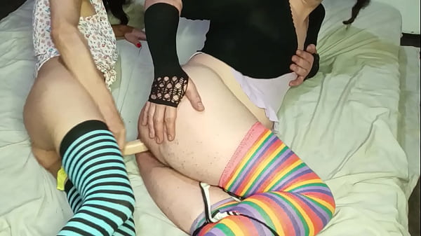 Strapon crossdresser follada con consolador