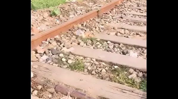 一坊粉嫩嫩的兔 火車軌 戶外 出水 誘惑 露出