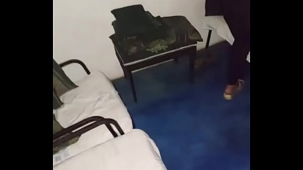 Download Video - Morena borracha sale de la fiesta y se va con desconocido a su casa para ser follada