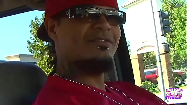 Hung porn performer helps blonde newbie Kayla Synz fuck and suck his hot cum out