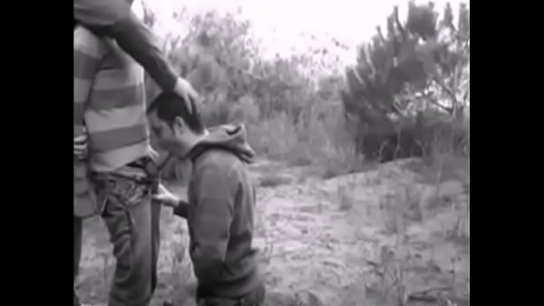 Download Video - trepada a 3 no mato em preto e branco