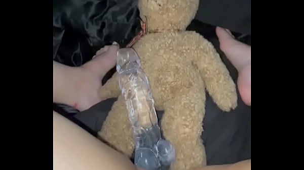 SLUTTY GIRL ADDICTED TO MASTURBATION WITH FOOD -KINKY PORN-AMATEUR ARABIAN SNOWWHITE-LOS ANGELES-USA