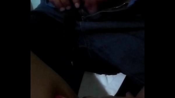 Namorados se masturbando