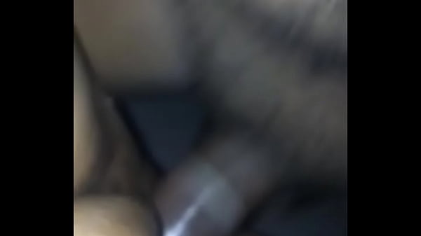 Me excita como grita esta puta cuando la taladro