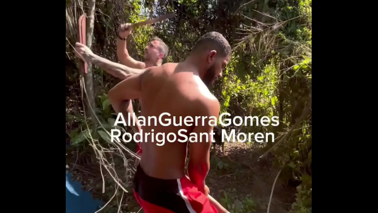 Mis alumnos vinieron a ayudarme a montar el tapete para entrenar en mi finca.
                     gay new gay blowjob male on male boy on boy muchos negros