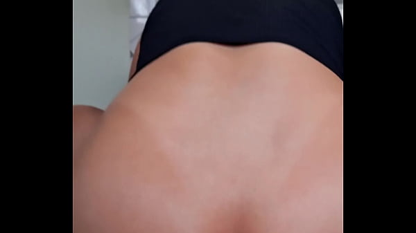 Download Video - POV Doce madrasta divide a cama com o enteado e se aproveita dele quando ele est&aacute; no descanso&period; Ele acordou todo melado&comma; gozado sem saber se foi sonho ou real&period; O corno do marido estava em uma viagem de neg&oacute;cios&period;
