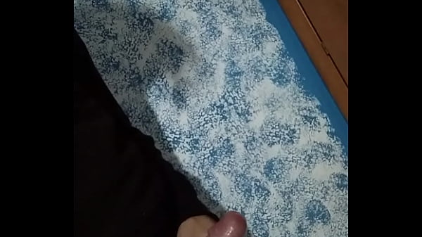 Masturbazione sexy prima di andare a cena fuori.