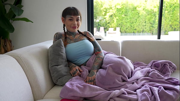 Hot goth housewife cheats with her husbands best friend - Tigerlilly & Lev Lieben