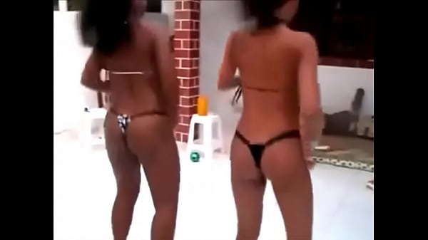 2 Amazing Girls Dancing Ass