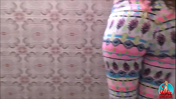 Intimidade do casal na banheira completo no red