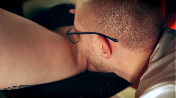 Gamer Girlfriend Gets Her Pussy Licked and Fucked While Playing PC Games