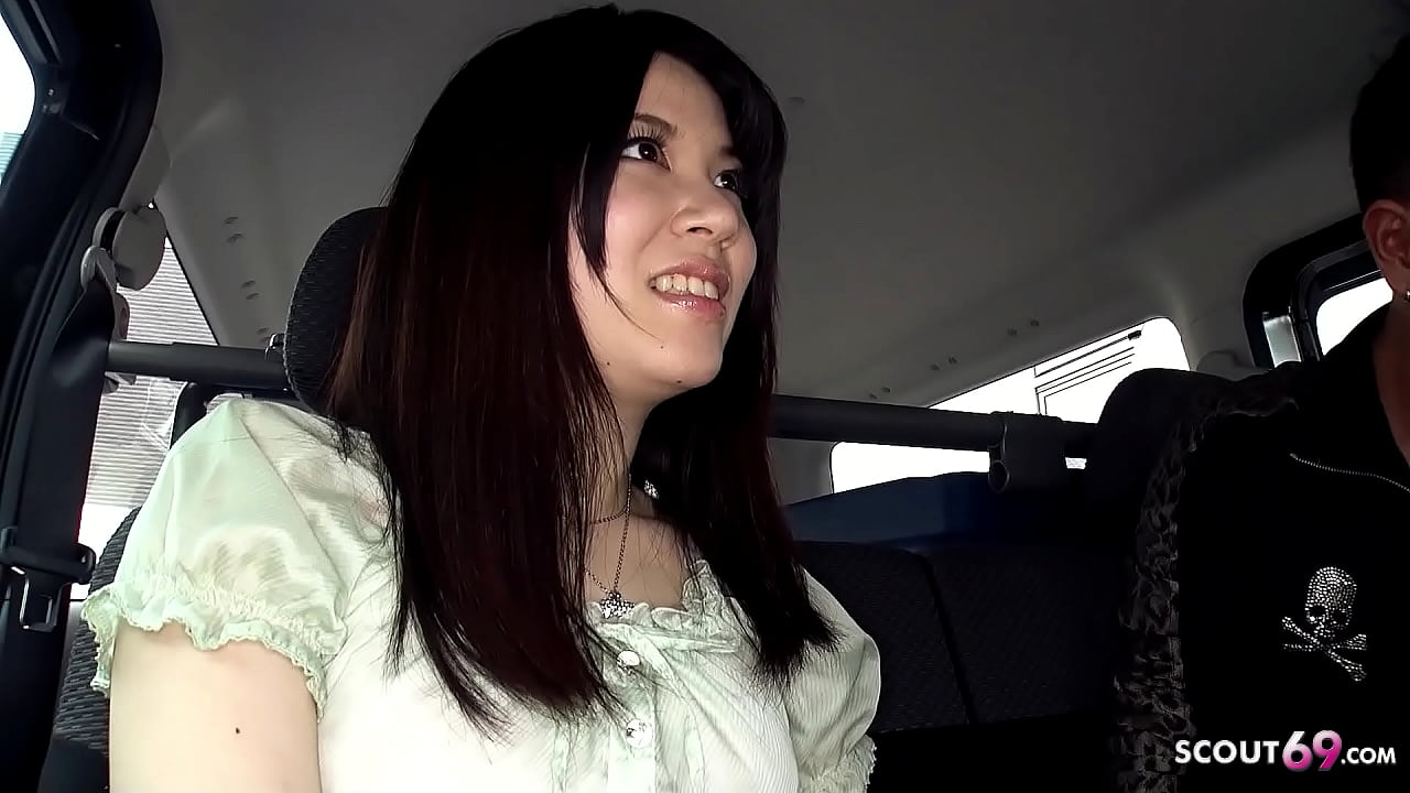 La tímida joven japonesa Madoka Araki seduce para chupar la polla de un extraño en el coche
                   teen teenager blow suck young asian japanese asia japan roleplay jav story pickup oldyoung hairy pussy car sex japanese teen jav uncensored english subtitles car blow full free porn muchos negros