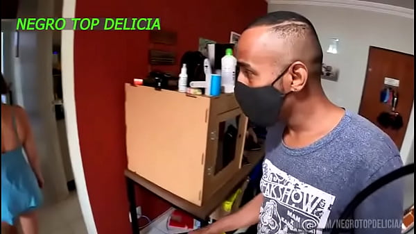 Arregaçando essa safada com muita força com meu Pau Enorme