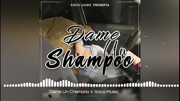 Mamando en el carro  sexo oral en el auto ella no se aguanta y se la chupa en el auto