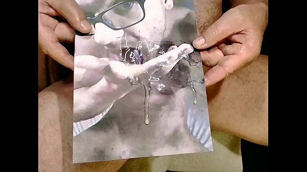 Wichsender Kerl bekommt zwei Ladungen Sperma in...