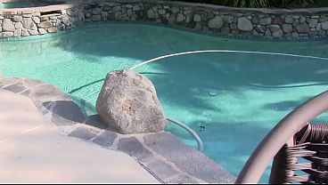 エレナ・コシュカはカウガールとドギーの後、精液を飲み込む