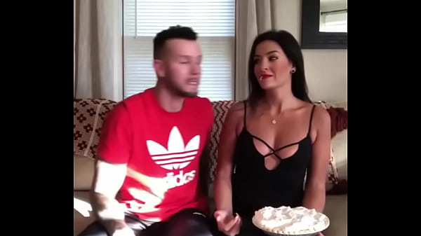 Cuando Liz la pishulita quiere que Lucas le saboree el pastel