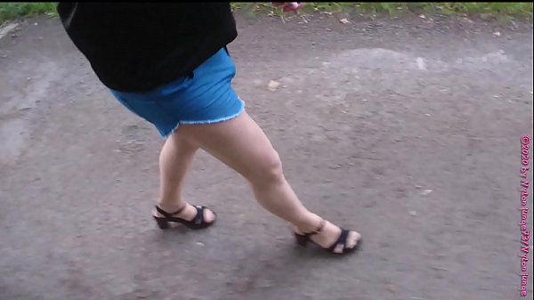 Download Video - In Hot Pants am Stichkanal 1 &ast;&ast; NylonFace &ast;&ast;
