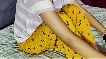 セクシーなインド人のおばさんがオイルを塗られてセックスされた