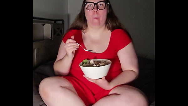 ASMR Huge Salad Mukbang&colon; BBW Crunching and Gulping &lpar;4K Portrait&rpar;