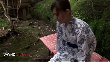 Aoi Mizuno's Steamy Outdoor Asian Blowjobs in Hot Threesomes Action!