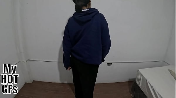 Kiomi est&aacute; caliente y quiere follar.