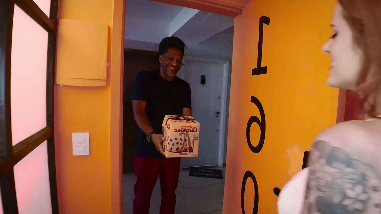 Um f&atilde_ gringo resolveu me trazer um presente de natal e acabamos na cama com o corninho s&oacute_ olhando!